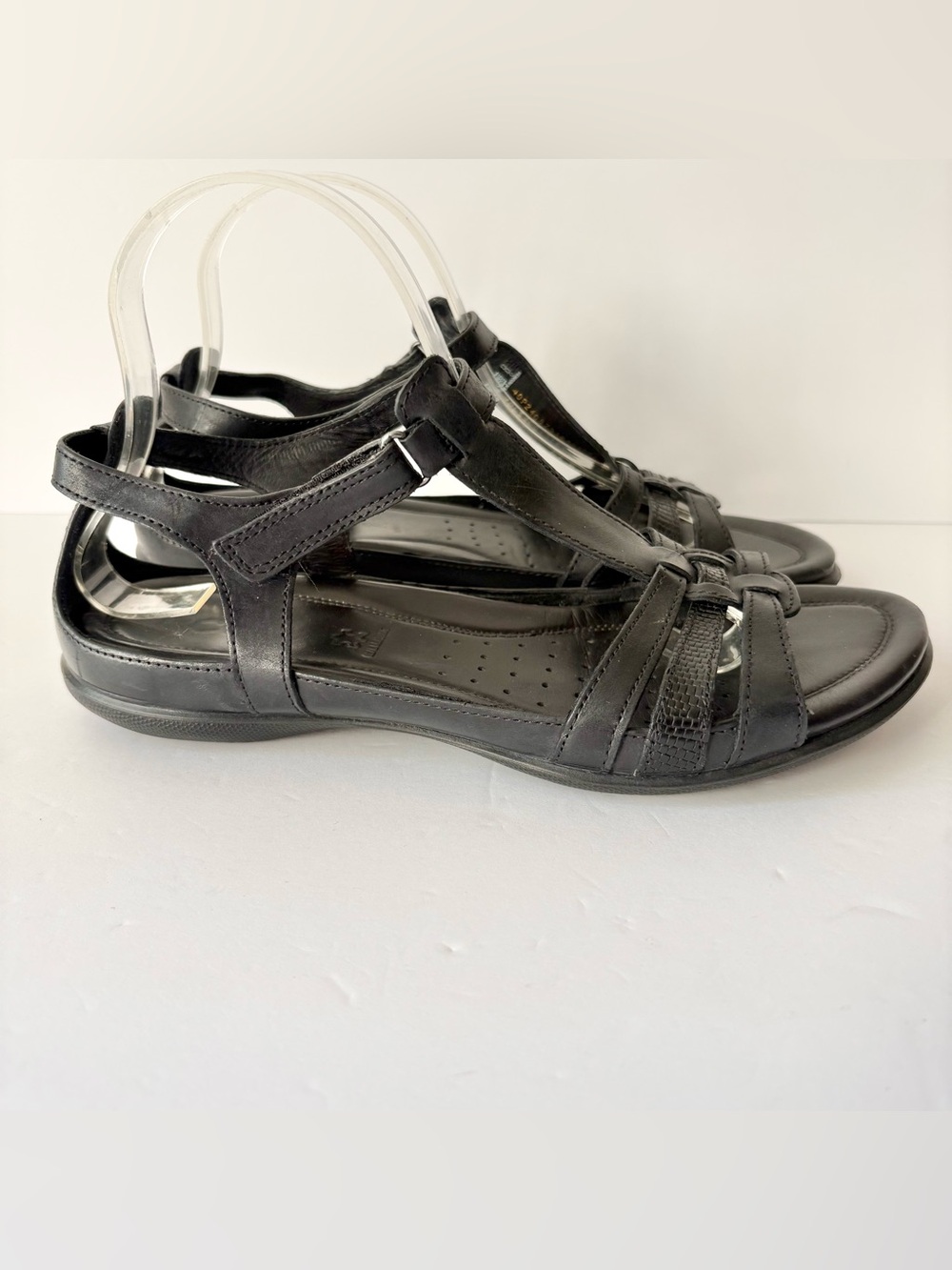 Ecco Black Leather Flash T Strap Sandals